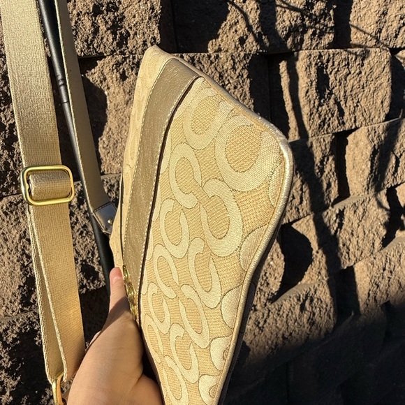 Coach crossbody purse in excellent condition - Picture 9 of 11